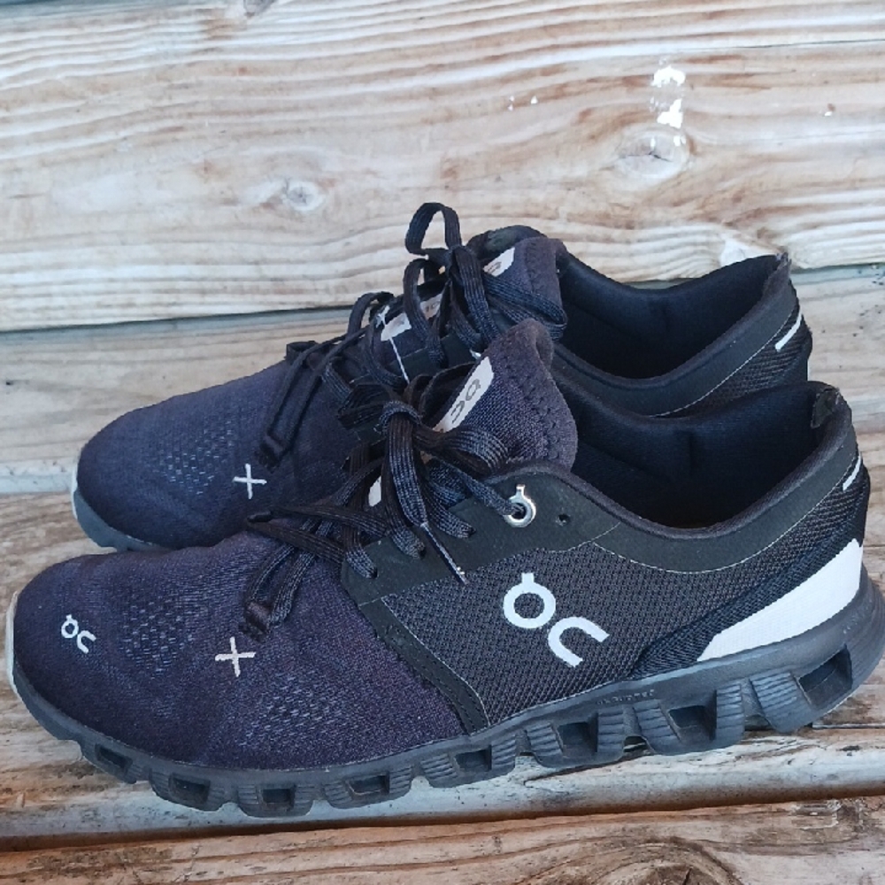 On Running Black Athletic Shoes with Breathable Mesh and Cushioned Sole - Picture 10 of 16
